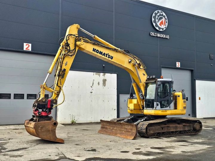 Komatsu PC228USLC-3EO
